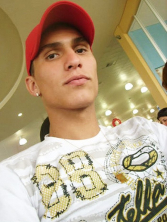 Acusado de matar estudante universitário se entrega à PolÃcia