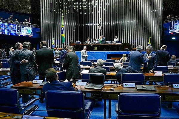 Senado aprova urgÃªncia para projeto que isenta diesel de PIS/Cofins