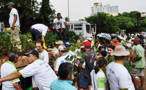 Reflore/MS comemora Dia da Ã¡rvore com distribuiÃ§Ã£o de mudas