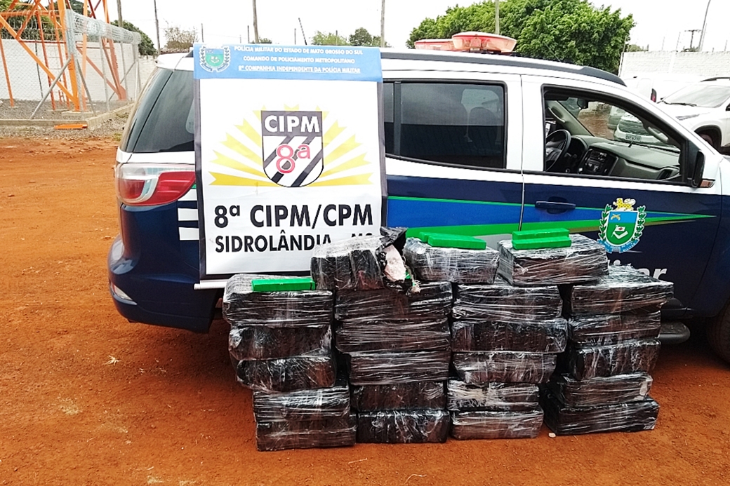 Perseguido pela PM, traficante se esconde em mata e abandona 357 kg de maconha perto de Parque