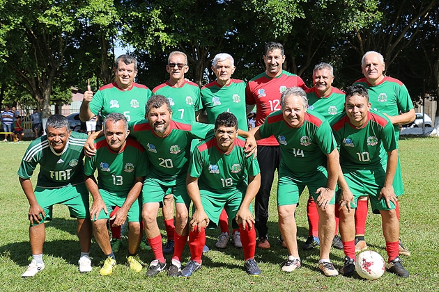 Vereadores participam de jogo festivo com ex-jogadores profissionais