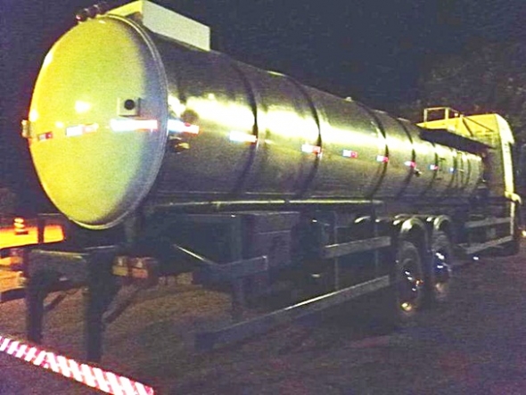 Cigarros contrabandeados sÃ£o apreendidos em caminhÃ£o tanque