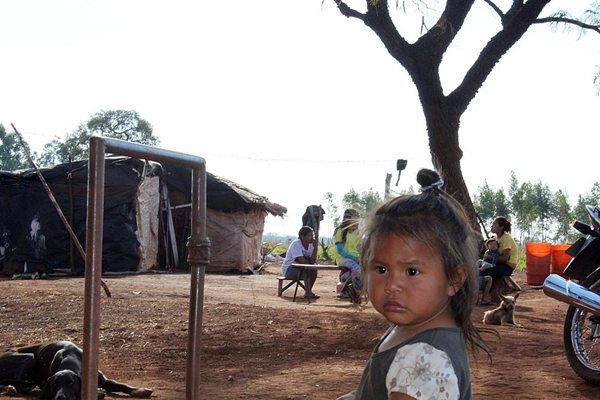 Vaquinha e solidariedade constroem escola para ajudar Ã­ndios guarani-kaiowÃ¡ em MS