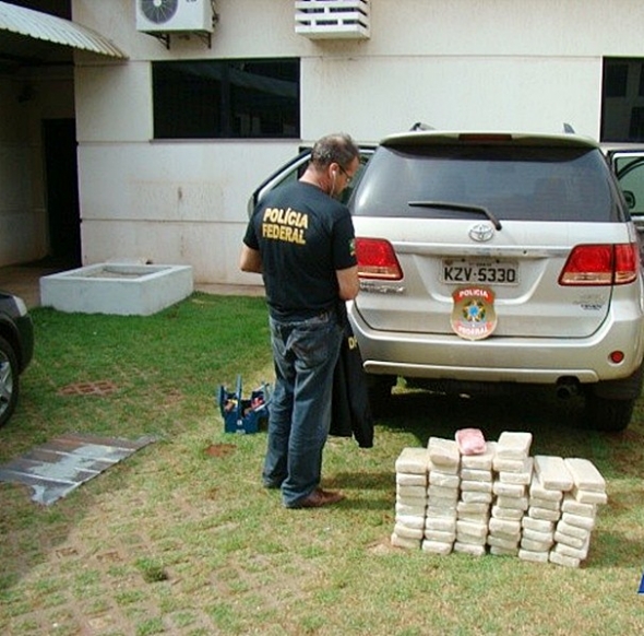 ApÃ³s comprar R$ 414 mil em cocaÃ­na, condutor de Hilux Ã© preso pela PF
