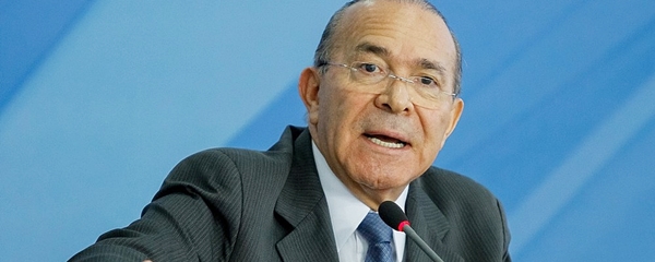 Ministro divulga puniÃ§Ãµes para posto que nÃ£o repassar ao consumidor desconto de R$ 0,46 no preÃ§o do diesel