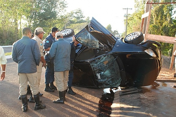 Capotamento na avenida 9 de julho deixa motorista ferido em FÃ¡tima do Sul