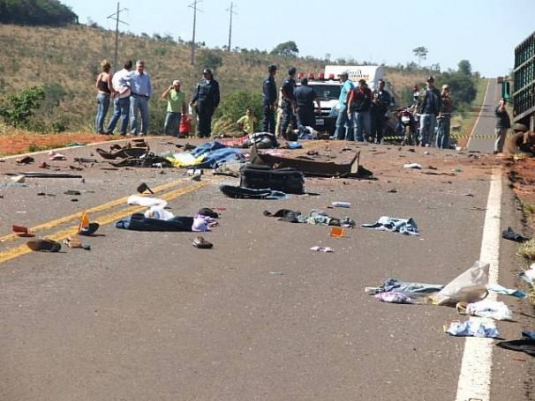 CamapuÃ£: violento acidente mata 3 na BR 060