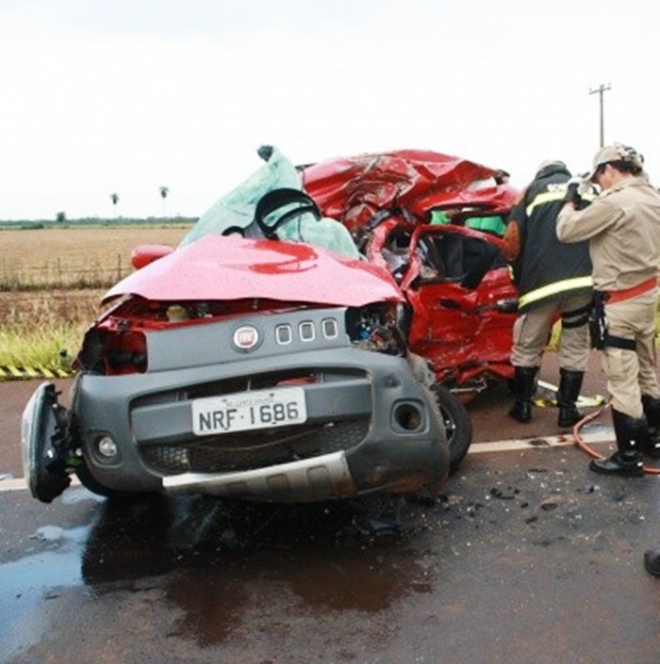 Aquaplanagem de Fiat Uno causou acidente com morte na BR-163