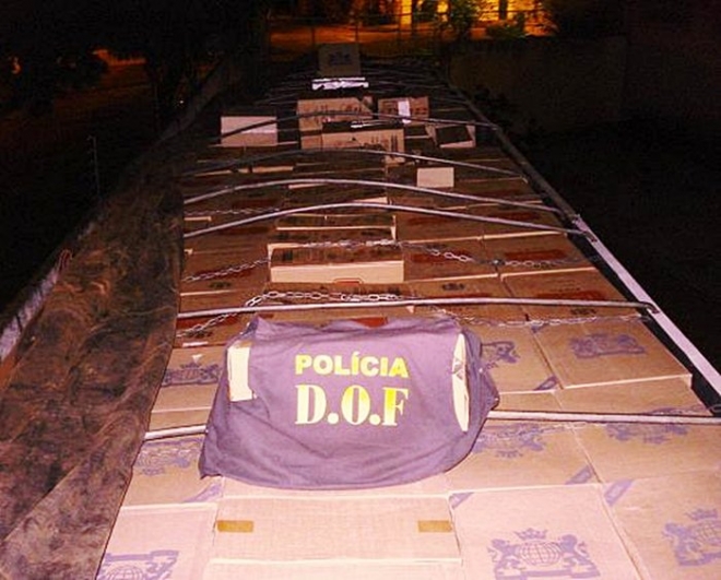 Mundo Novo: Carreta que levaria 42,5 mil pacotes de cigarro para SP Ã© apreendida