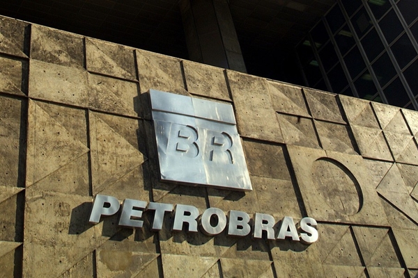 Petrobras volta a subir o preÃ§o da gasolina, e valor chega a novo recorde