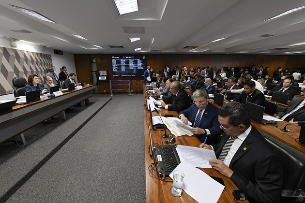 CCJ do Senado aprova PEC para incluir estados e municÃ­pios na reforma da PrevidÃªncia