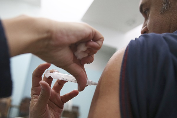 Mais de 6 milhÃµes de pessoas ainda nÃ£o se vacinaram contra gripe