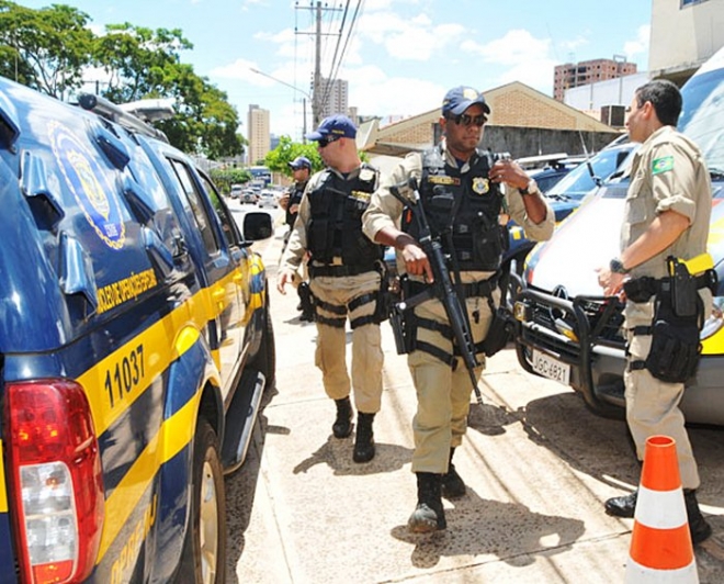 Máfia do cigarro arma farsa com policiais para incriminar comandante-geral