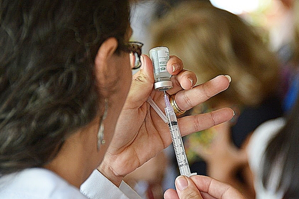 VacinaÃ§Ã£o contra gripe Ã© prorrogada por causa de protesto dos caminhoneiros