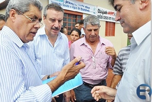 Francisco Arruda entrega a Puccinelli planejamento de ações