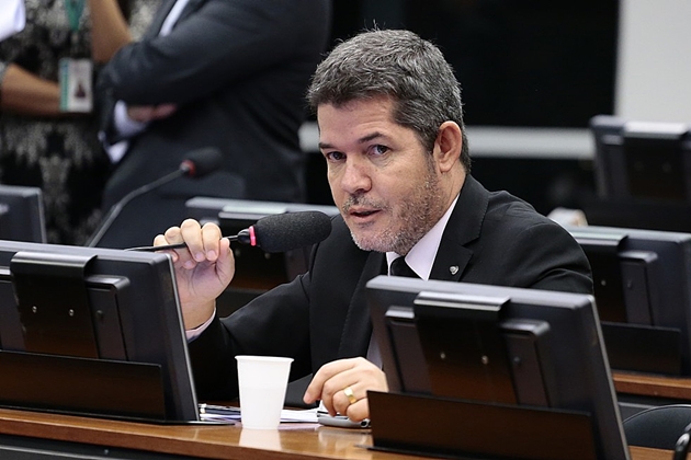 LÃ­der do partido de Bolsonaro diz que governo precisa explicar reestruturaÃ§Ã£o da carreira militar