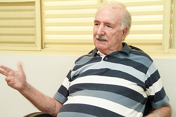 Schimidt deixa comando do PDT, nega crise e diz que farÃ¡ campanha de juiz