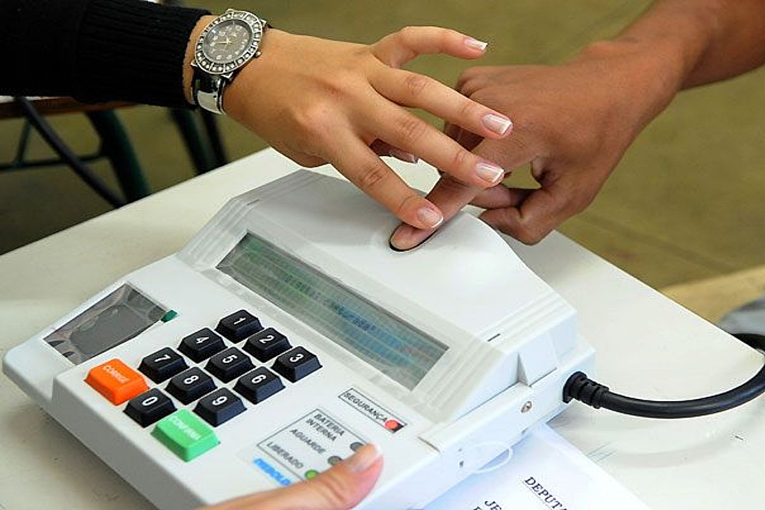 Metade dos eleitores brasileiros deve usar biometria para votar nas eleiÃ§Ãµes de 2018