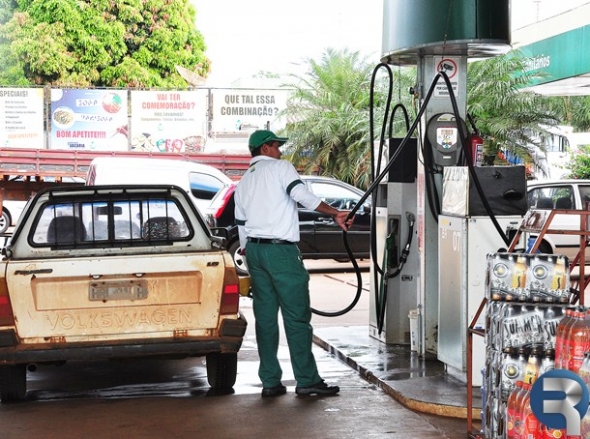 Em SidrolÃ¢ndia,  litro da gasolina fica 4% mais barato e cai para  R$ 2,98