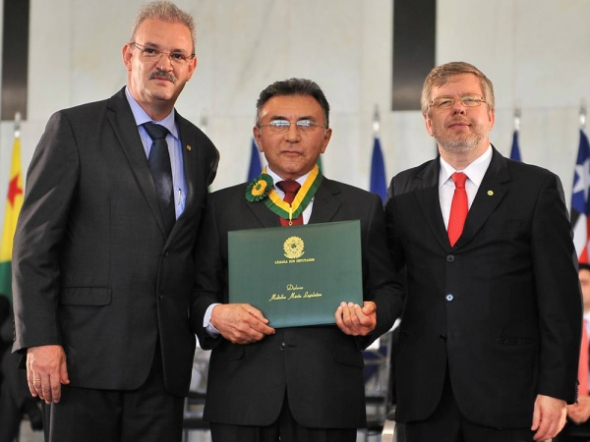 Juiz Odilon de Oliveira Ã© aplaudido em homenagem na CÃ¢mara em BrasÃ­lia