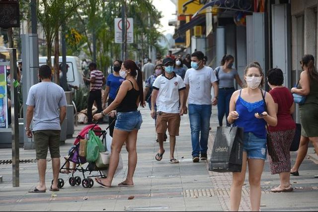 Aux&iacute;lio emergencial atende seis vezes mais pessoas do que o Bolsa Fam&iacute;lia