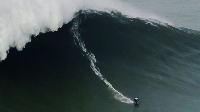 Brasileira quebra recorde de maior onda j&aacute; surfada
