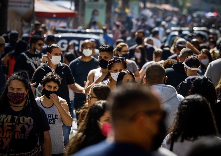Brasileiros voltam a procurar trabalho e desemprego diante da pandemia bate recorde, diz IBGE