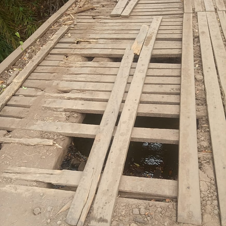 Produtores cobram reforma de ponte que d&aacute; acesso a avi&aacute;rios na regi&atilde;o do Bolicho Seco
