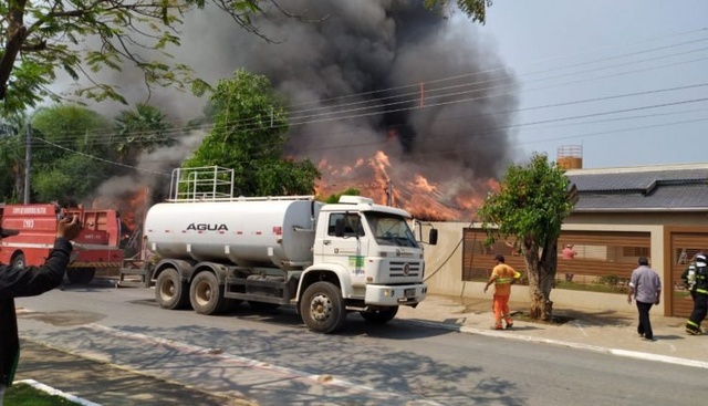 Comit&ecirc; de candidato a prefeito &eacute; incendiado em MS