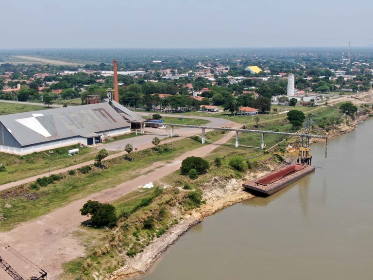 Redu&ccedil;&atilde;o do n&iacute;vel do rio Paraguai paralisa transporte de carga em hidrovia de Mato Grosso do Sul