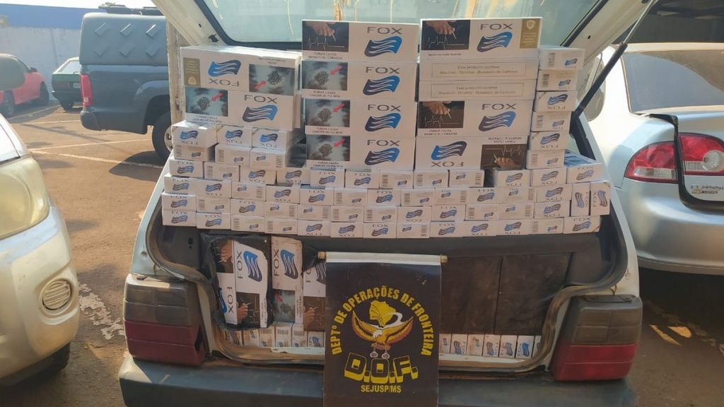 Carros abarrotados com cigarros contrabandeados s&atilde;o apreendidos