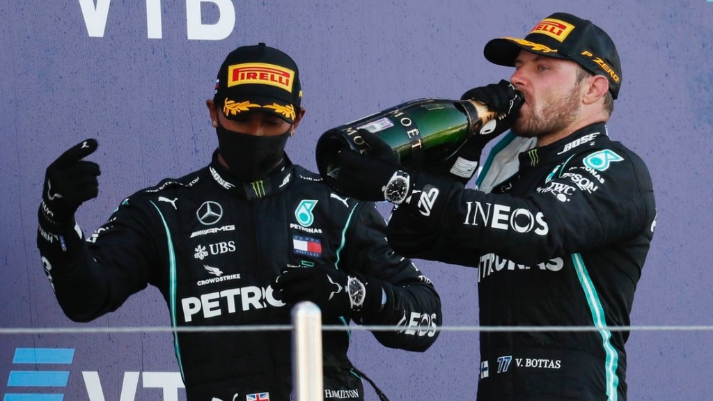 Covid: Hamilton e Bottas est&atilde;o isolados ap&oacute;s positivo na Mercedes