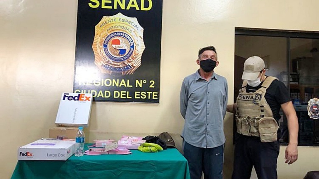 Brasileiro que enviava coca&iacute;na por encomendas a&eacute;reas &eacute; preso na fronteira