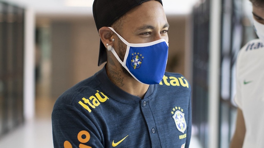 Ap&oacute;s exame em S&atilde;o Paulo, Neymar &eacute; cortado da Sele&ccedil;&atilde;o e n&atilde;o enfrentar&aacute; o Uruguai