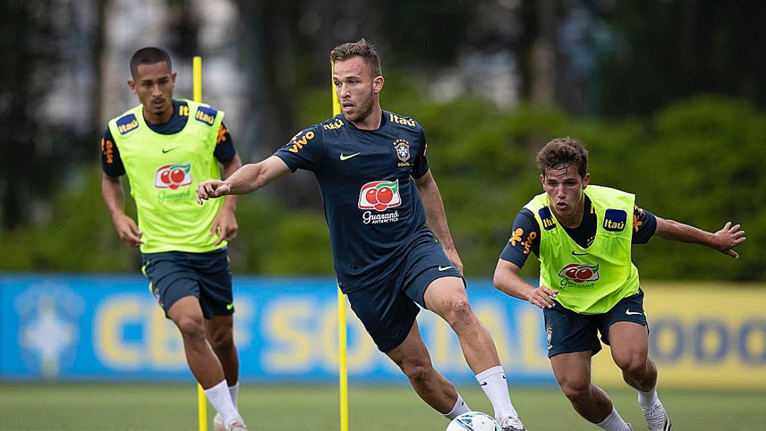 Sele&ccedil;&atilde;o: com d&uacute;vida no meio-campo, Tite mant&eacute;m base contra o Uruguai