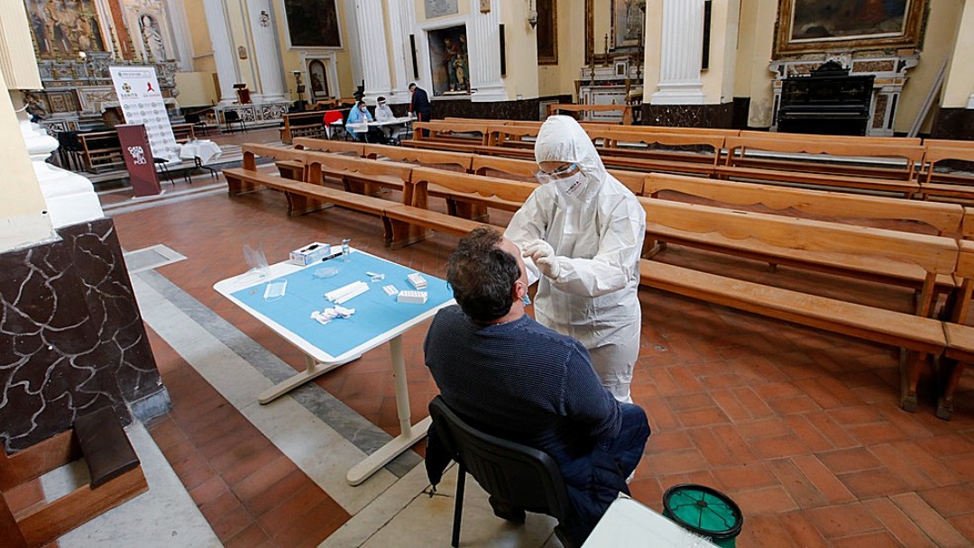 Mundo volta a registrar maior n&uacute;mero di&aacute;rio de mortes por Covid