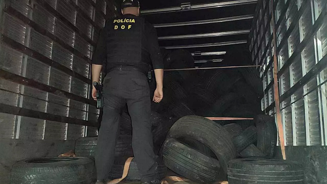 Caminhão transportava dois mil pneus contrabandeados