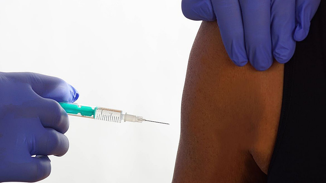 Senado aprova sessão para ouvir governo e laboratórios sobre vacinação