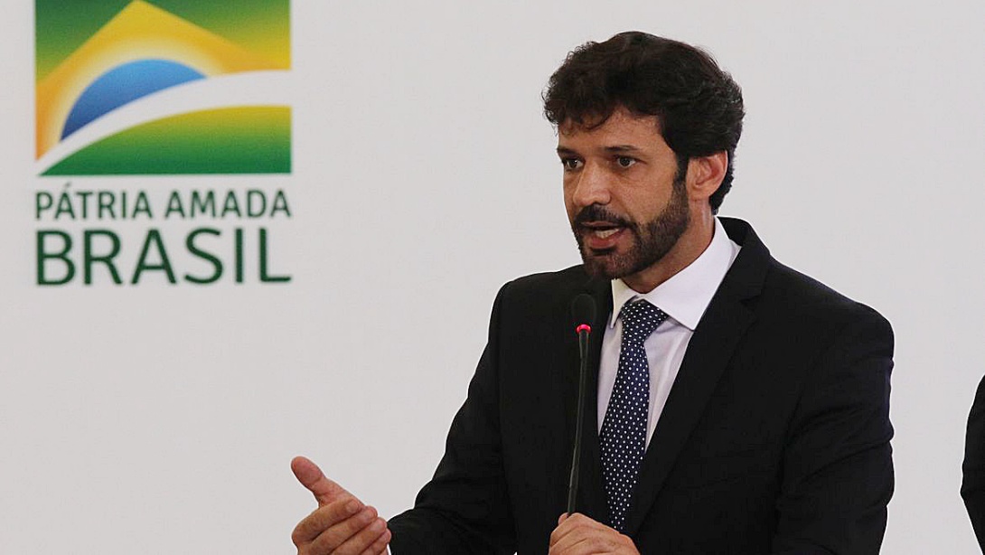 Marcelo Álvaro deixa o Ministério do Turismo