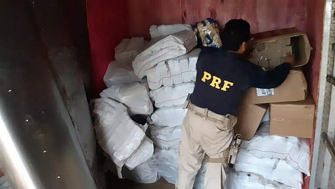 Caminh&atilde;o abandonado escondia mais de 1 t de maconha