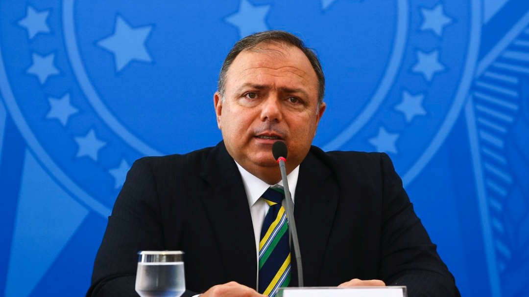 Pazuello prev&ecirc; 24 milh&otilde;es de doses de vacinas em janeiro