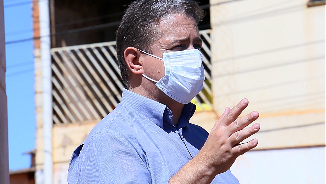 Prefeito aconselha futuro interino a não se deslumbrar com o poder e seguir a lei