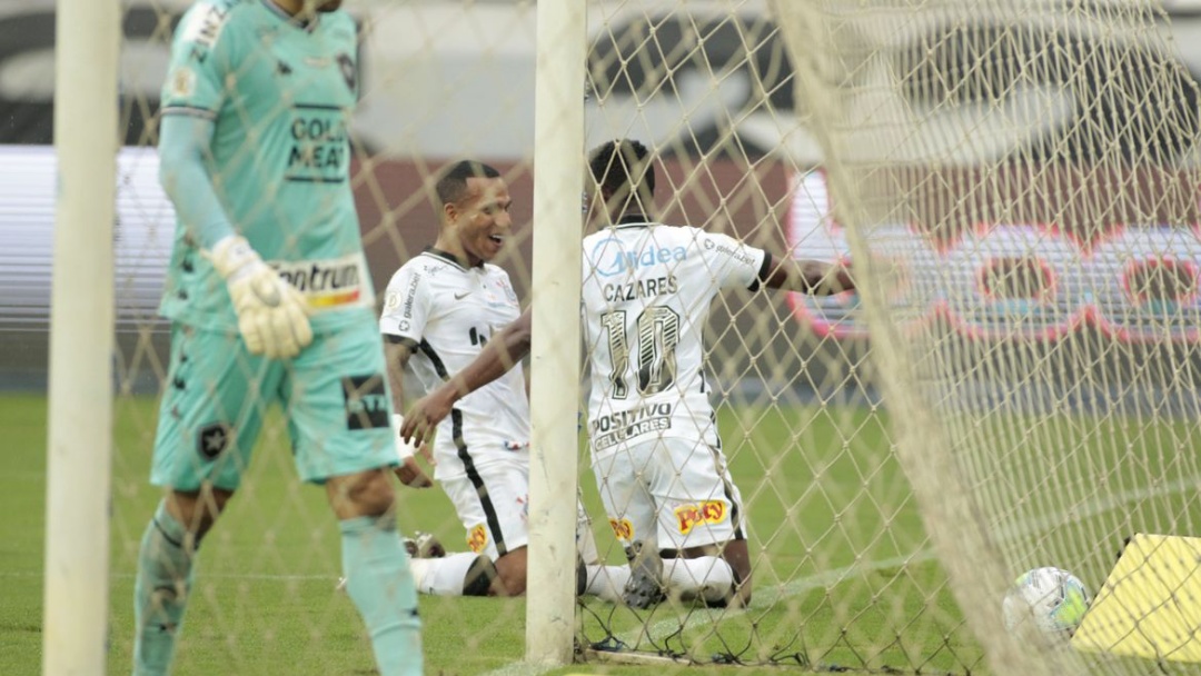 Brasileiro: Corinthians vence Botafogo por 2 a 0 no N&iacute;lton Santos