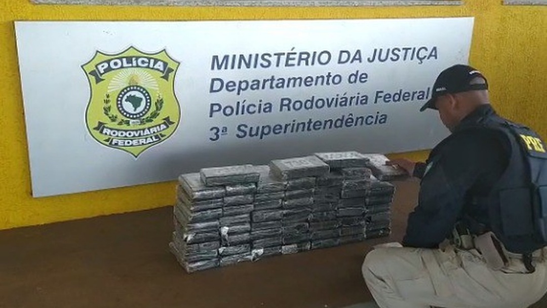 PRF apreende 64,3 quilos de cocaína em compartimentos ocultos de carro