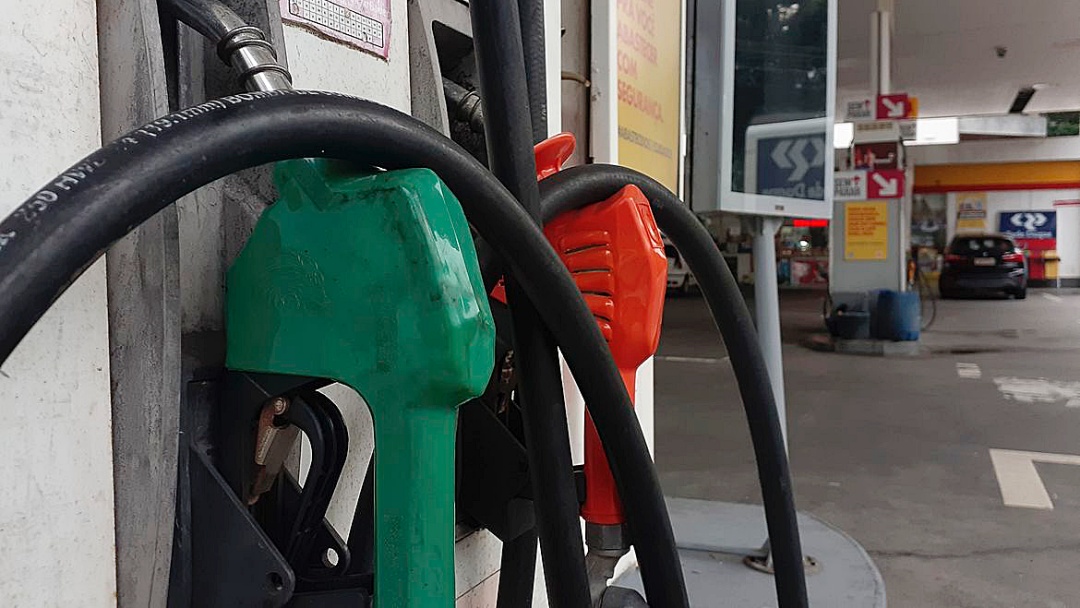 Gasolina sobe 5% e 4% o óleo diesel a partir de hoje