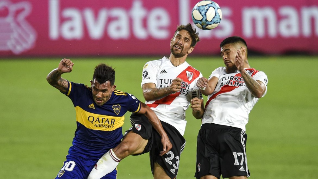 Em cl&aacute;ssico argentino, Boca Juniors e River Plate empatam em 2 a 2