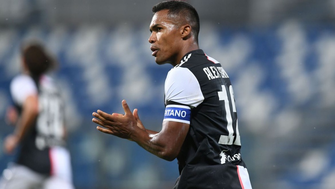 Brasileiro Alex Sandro testa positivo para o novo coronav&iacute;rus