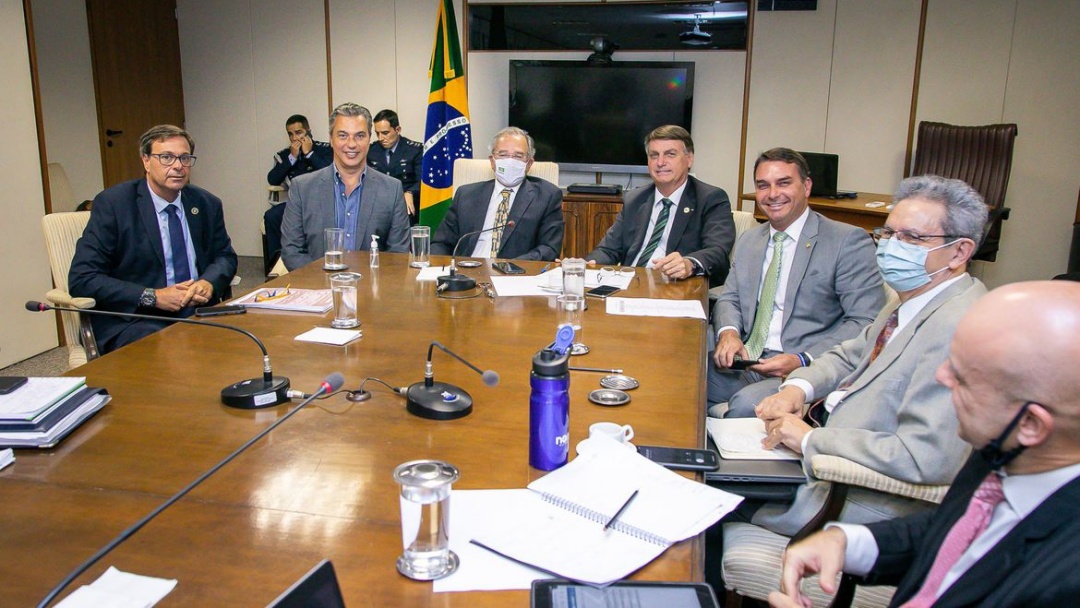 Bolsonaro apela para que caminhoneiros n&atilde;o fa&ccedil;am greve