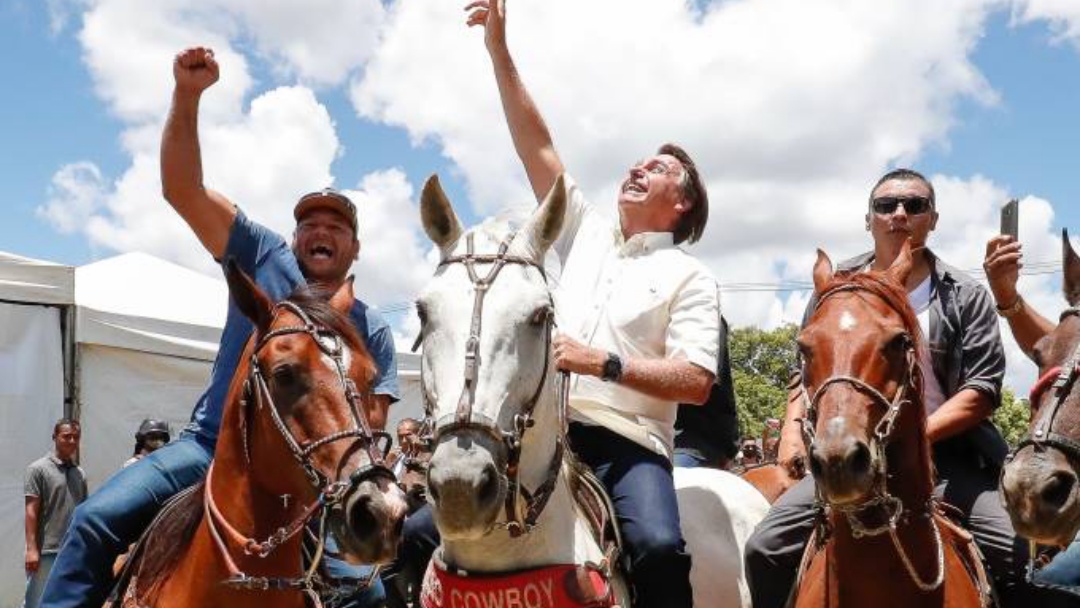 Bolsonaro lidera cen&aacute;rios na corrida presidencial para 2022