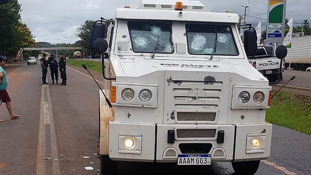 Bandidos atacam carro forte com explosivos e levam R$ 1,2 milh&atilde;o na fronteira 